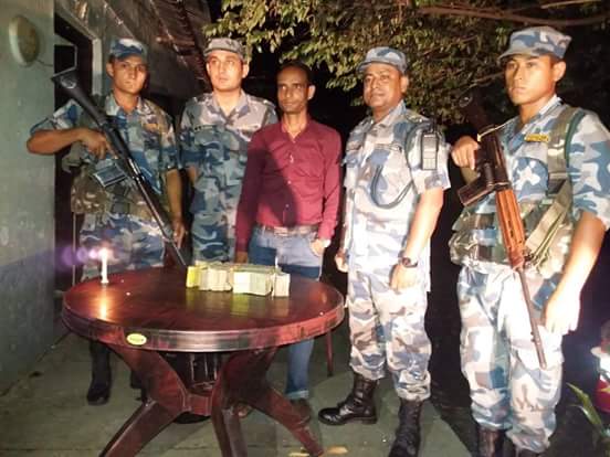 : एक किलो सोना और चार किलो चादी के साथ एक गिरफ्तार--------