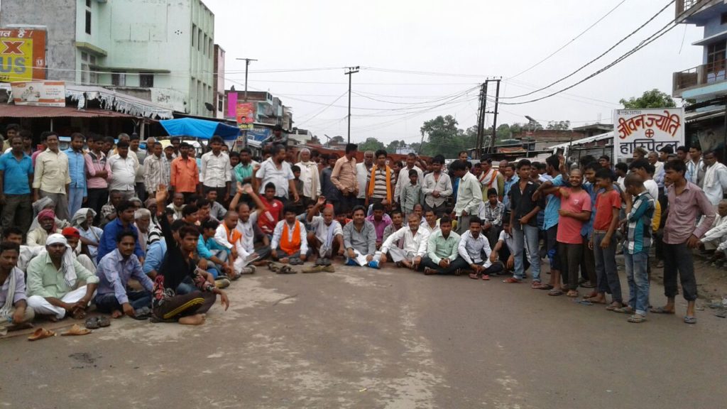 बृजमनगंज--धरना प्रर्दशन समाप्त मिला अश्वासन----