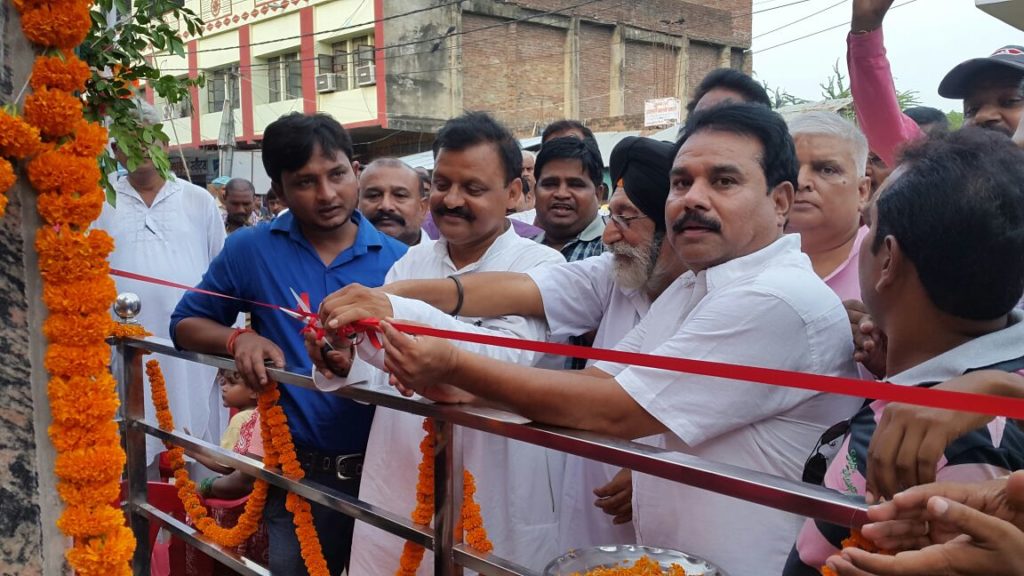 नौतनवा मे घंटाघर का पुर्व चेयरमैन ने किया उदघाटन@@