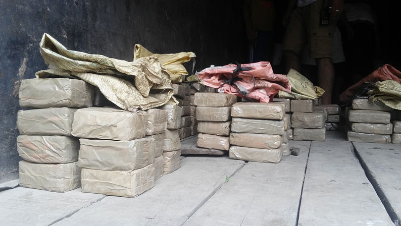 2 सौ 90 किलो चरस बरामद एक गिरफ्तार, ट्रक सीज -----