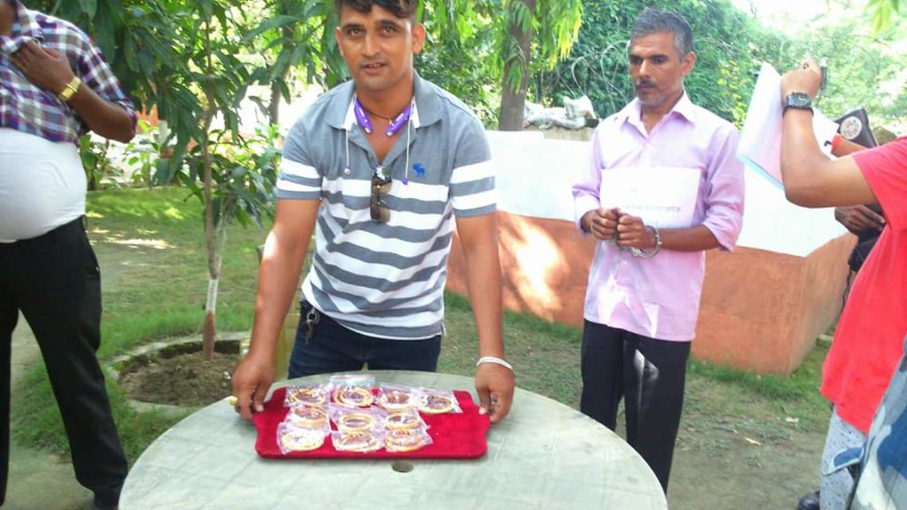 सोना के साथ पकड़े गये भारतीय युवक से पूछ ताछ जारी -----