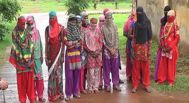 सोनोली बार्डर पर तस्करो ने बुलाई ट्रेन्ड लड़कियो की फौज------