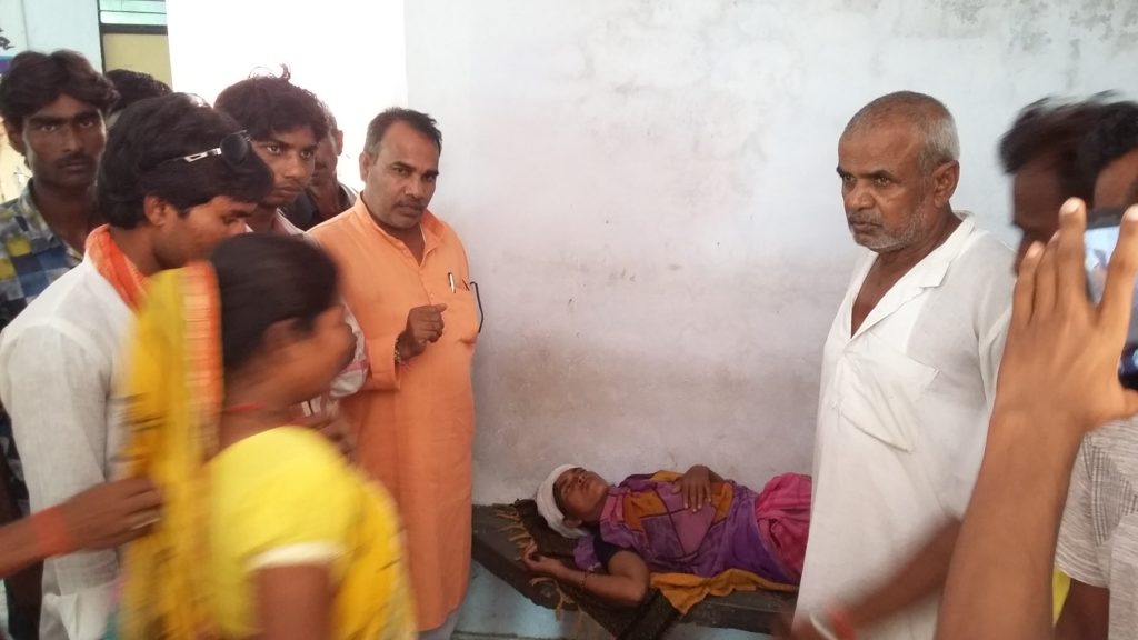 दो घंटे तक अचेता अवस्था मे अस्पताल मे पडी रही महिला