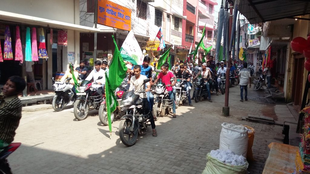 मुस्लिम युवको ने निकाला बाइक जुलूश भारत जिन्दाबाद के लगाये नारे