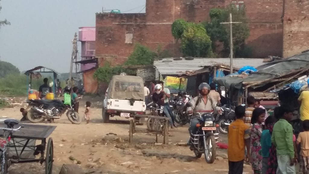 एक करोड़ एक लाख नेपाली मुद्रा के पाच हिरासत में