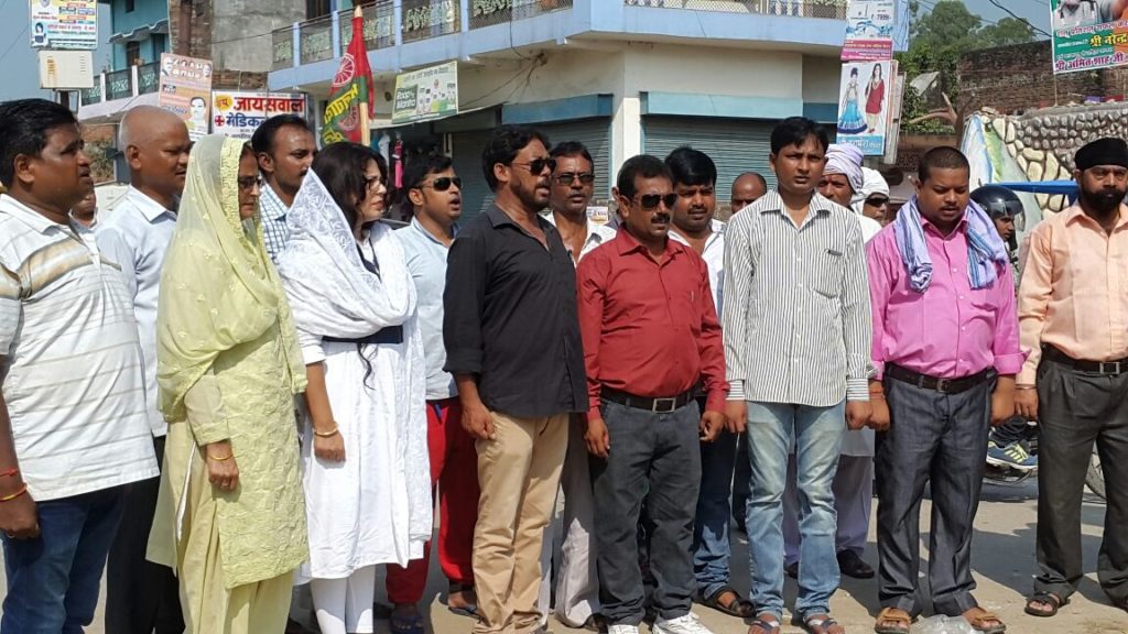 आज के परिवेश मे नैतिकता, त्याग आदर्श किताबी बाते-- --नायला खान