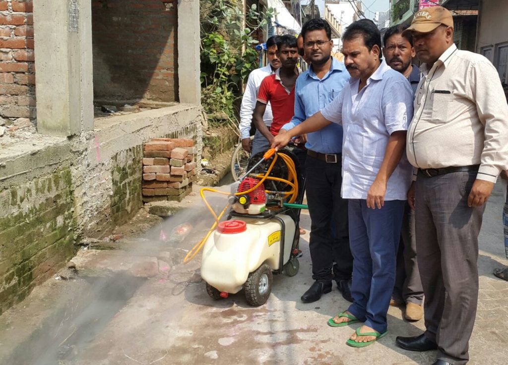 घातक रोगों से नगरवासियो को बचाने का प्रयास है मशीन से छिडकाव ---गुड़डू खान