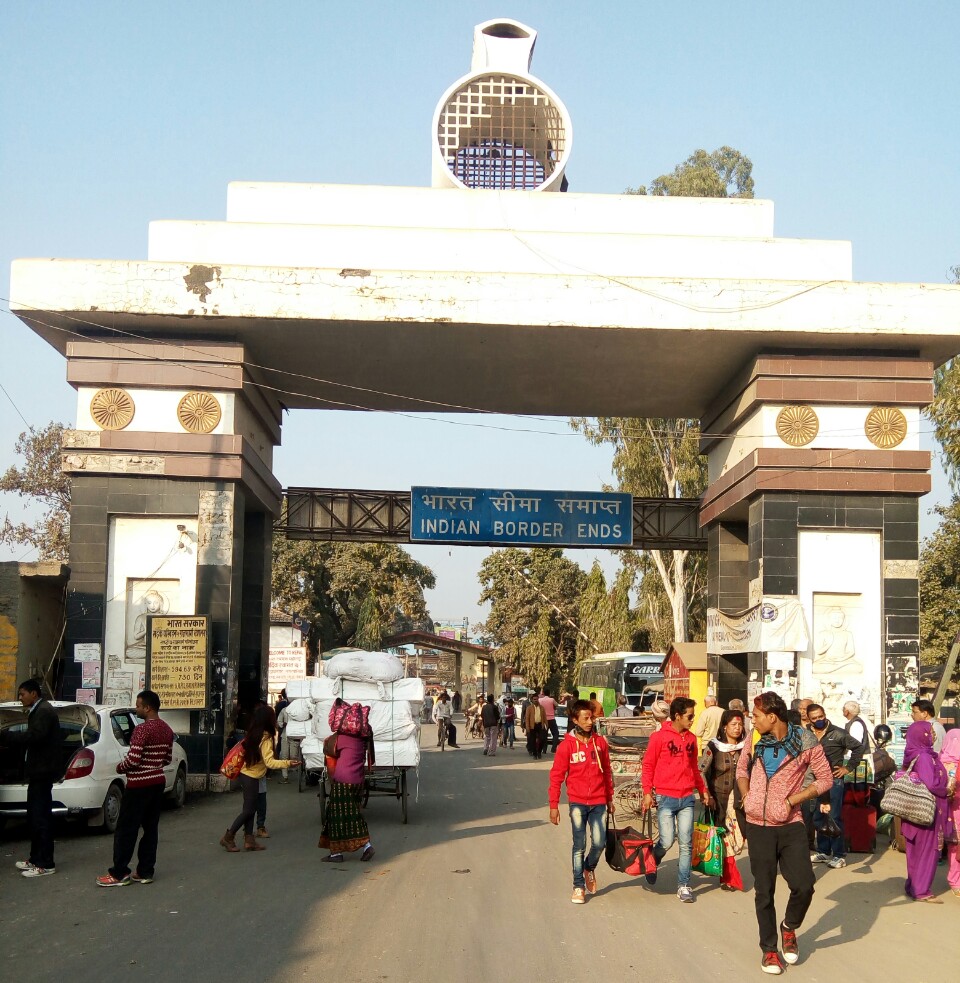 ( उ०प्र० के सोनौली बार्डर से गुड्डू जायसवाल की रिपोर्ट) पुलिस की लगातार कार्रवाई से ध्वस्त हो रहा अत्तर राष्ट्रीय मादक पदार्थ के तस्करो का नेटवर्क -सीमावर्ती क्षेत्र के मादक पदार्थ तस्करों मे मचा हडकम्प हुए भूमिगत--एक पखवारे मे पांच करोड की हेरोइन बरामद की पुलिस ने --