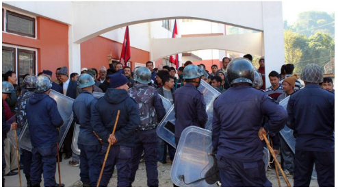 नेपाल के भैरहवा समेत 6 जिलो मे हड़ताल, यातायात ठप, यात्री परेशान