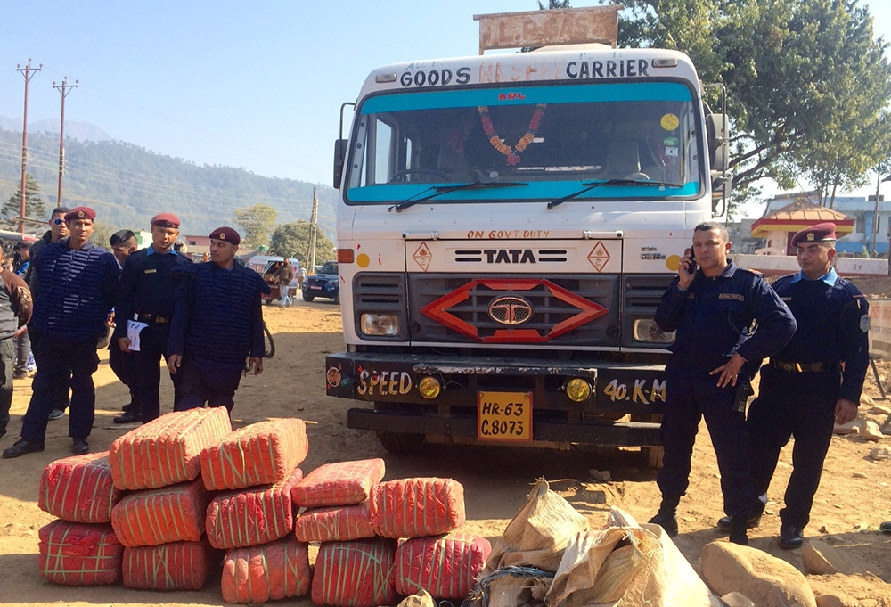 बरामद चरस का अन्तरराष्ट्रीय मादक पदार्थ के तस्करो से है गठजोड़