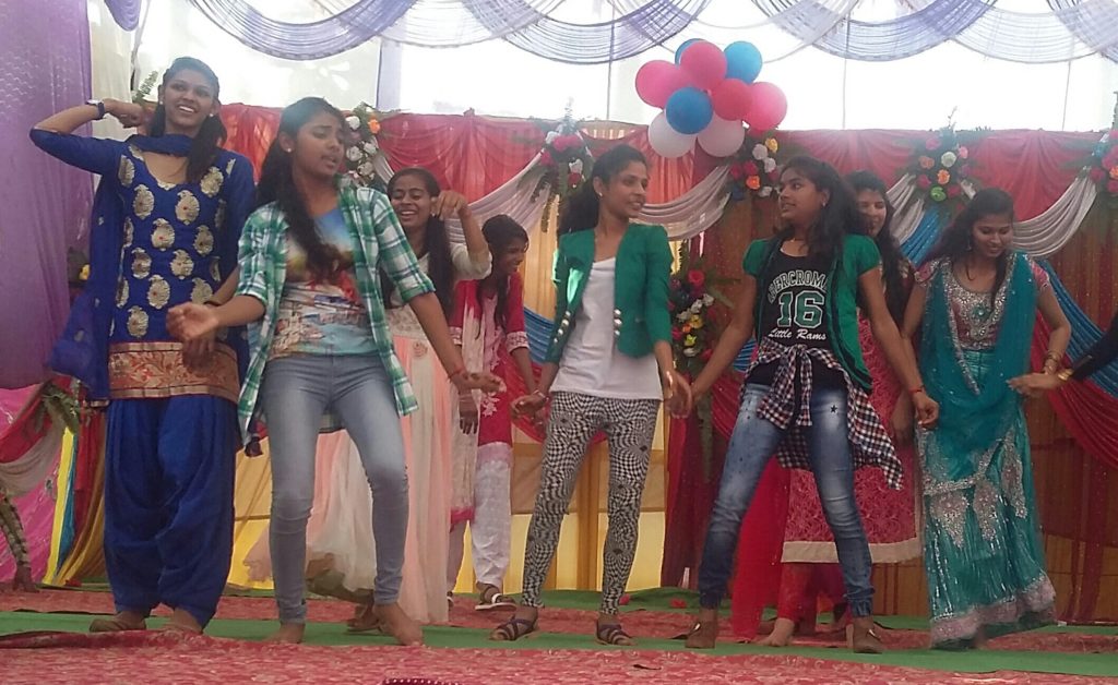 नौतनवा माडर्न एकेडमी सीनियर सेकेण्डरी स्कूल मे विदाई समारोह समपन्न --