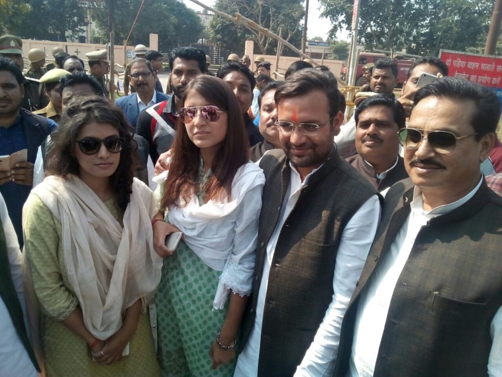 पुर्व मंत्री अमर मणि त्रिपाठी का पूरा कुनबा सपा से बाहर --