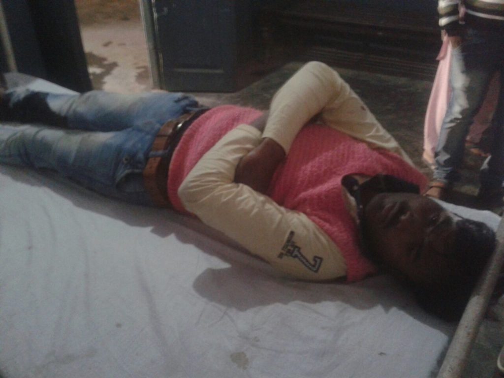 संजय वर्मा) जीप के चपेट में आने से दो बाइक सवार घायल, मेडिकल कालेज रेफर