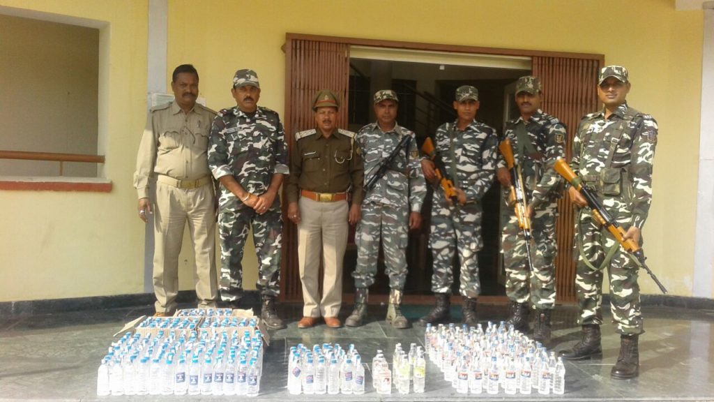 सोनौली बार्डर पर एसएसबी व आबकारी विभाग टीम ने पकड़ी नेपाली शराब की खेप ---