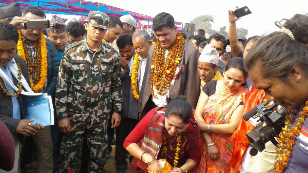 रक्षा मन्त्री ने रखा विद्यालय भवन का आधारशिला