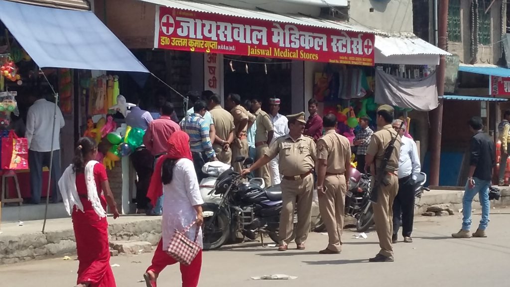 सोनौली में मेडिकल स्टोरो पर की गयी छापेमारी से सवालों में घिरे अधिकारी