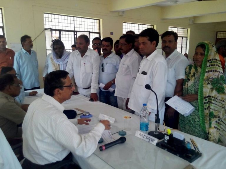 नौतनवा और फरेन्दा के पत्रकारों मे आक्रोश, एसडीएम ,डीएम को सौपा ज्ञापन