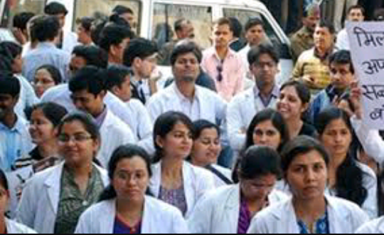 उगाही या 'मजबूरी' : ऑपरेशन का सामान मरीज से मंगवाते हैं डॉक्टर