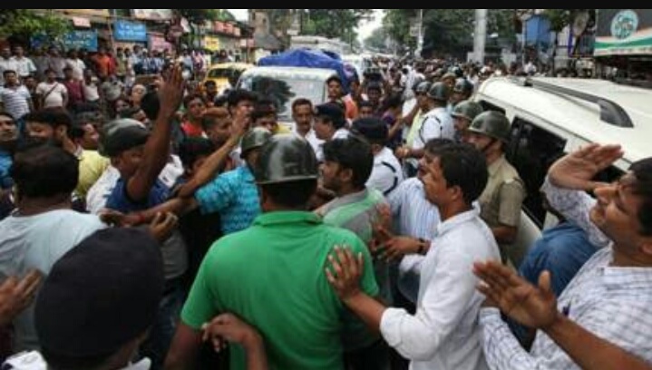 प बंगाल: बशीरहाट में फिर भड़की हिंसा, पुलिस ने अतिरिक्‍त पैरामिलिट्री फोर्स लेने से किया इनकार