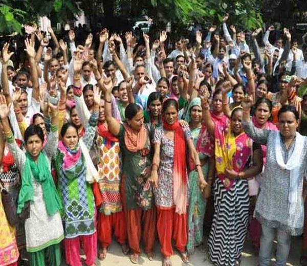 शिक्षामित्रों को बड़ा झटका,केंद्र सरकार ने जंतर-मंतर खाली करने का दिया निर्देश