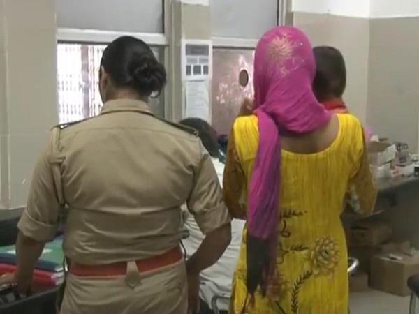 पति के सामने,देवरों ने मिलकर किया भाभी का गैंगरेप