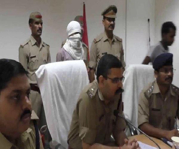 अवैध संबंध बना रहे जोड़े को छुपकर देख रहा था बच्चा,फावड़े से काटकर उतारा मौत के घाट