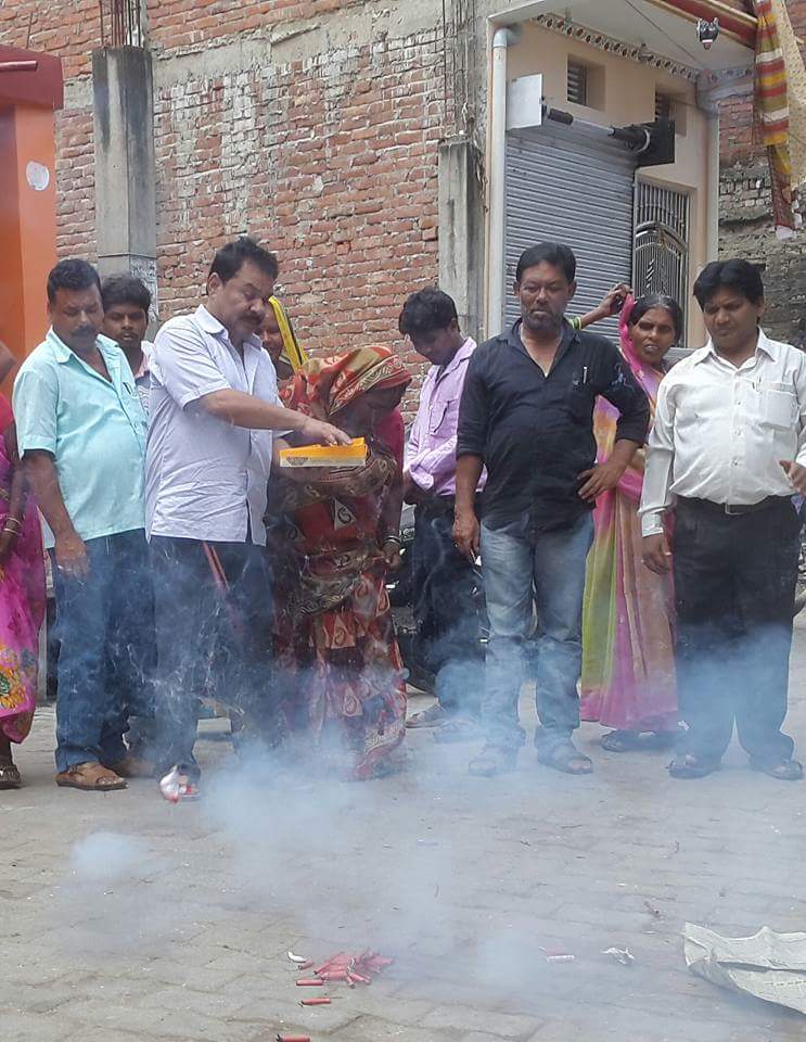 नौतनवा : शिव प्रताप शुक्ल के मंत्री बनने पर खुशी से झूमे समर्थक