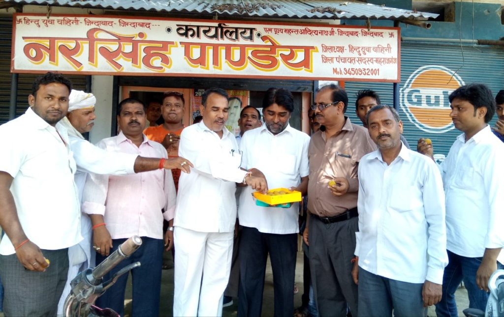 शिव प्रताप शुक्ला के मंत्री बनने पर हियुवा कार्यालय पर बंटी मिठ़ाई