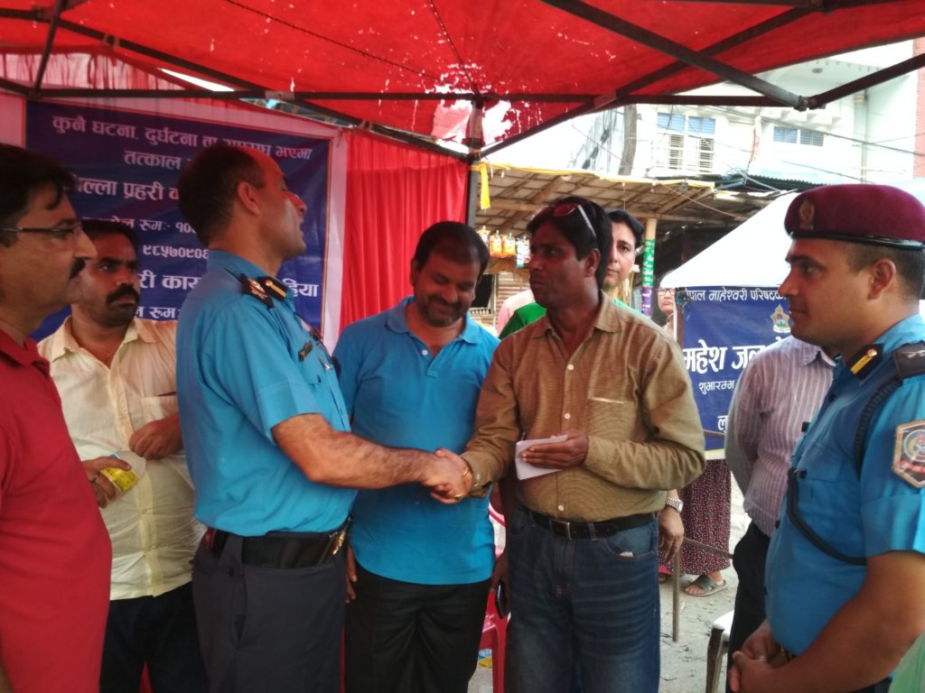 नेपाली यात्रियों से वसूली की तो खैर नहीं! सीमा पर लगा हेल्प डेस्क 