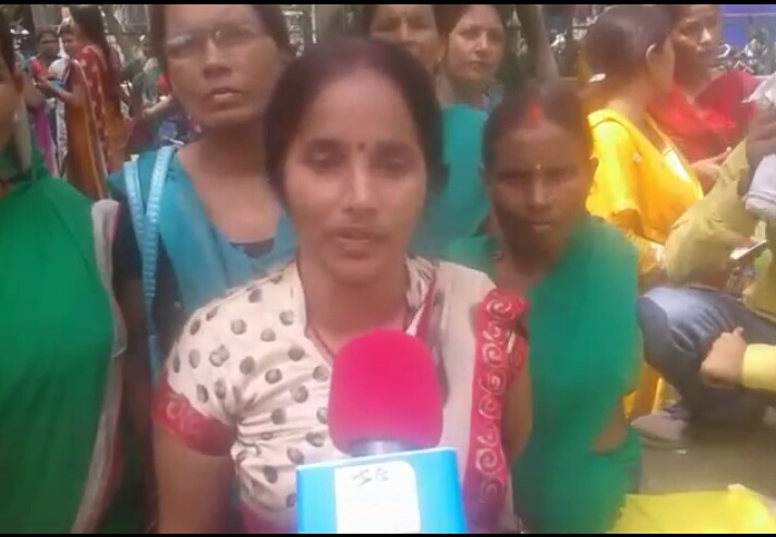 आगनवाड़ी कार्यकत्रियो ने लगाये सरकार विरोधी नारे, दिया धरना किया प्रर्दशन