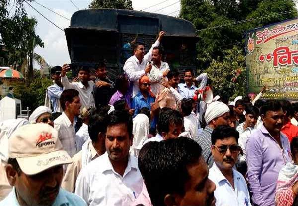 शिक्षामित्रों को HC का एक और बड़ा झटका, अब TET वालों को भी नहीं मिलेगी नौकरी