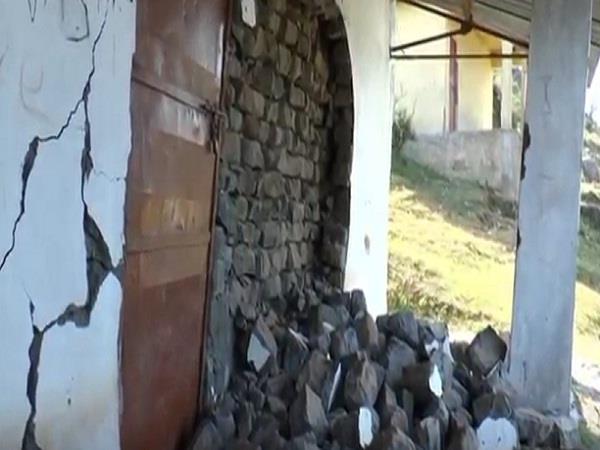 J&K के बालाकोट जिले में पाक गोलीबारी से स्कूल की बिल्डिंग क्षतिग्रस्त