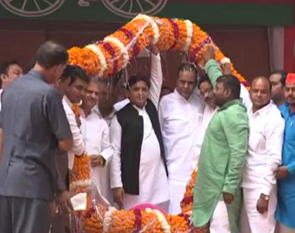 भाजपा हमारे कामकाज का मुकाबला कभी नहीं कर सकती-अखिलेश