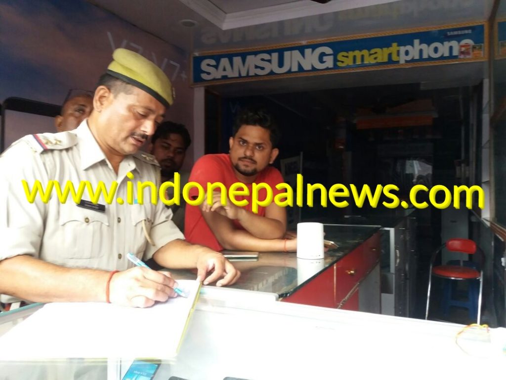 नौतनवा:मोबाइल की दुकान से 20 लाख रूपये की चोरी,जाँच में जुटी पुलिस