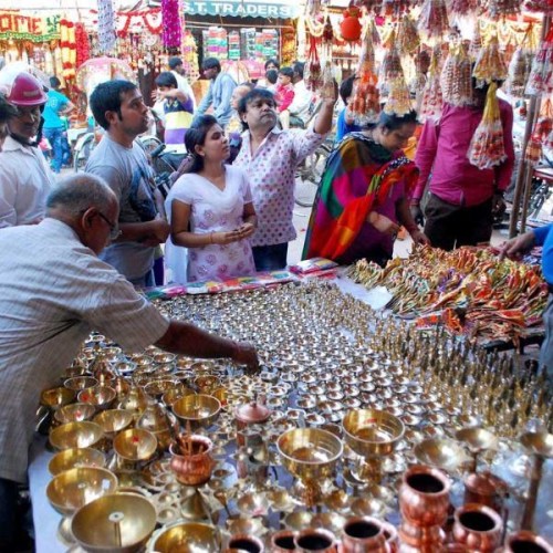 क्यों खरीदे जाते हैं धनतेरस के दिन चांदी के आभूषण और बर्तन