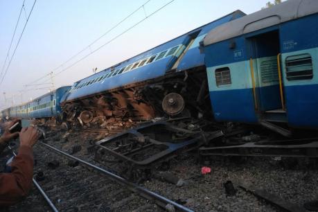 चित्रकूट रेल दुर्घटना: घटनास्थल पर पहुंचे रेलवे बोर्ड के चेयरमैन