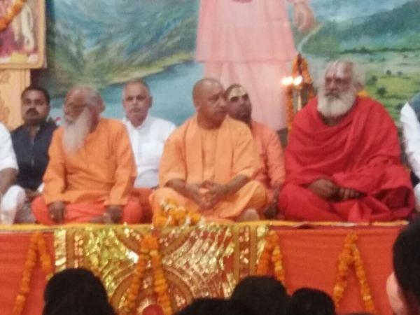 महंत महेंद्र नाथ योगी की 17वीं पुण्यतिथि के अवसर पर सीएम योगी ने दी श्रद्धांजलि