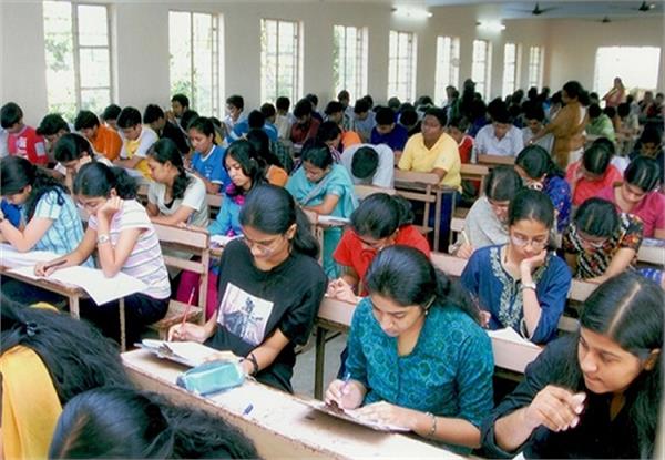 UP BOARD:परीक्षा में प्रवेश पत्र के साथ आधार कार्ड लाना हुआ जरूरी