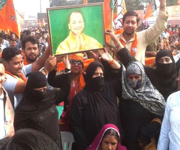 रैली में सिर चढ़ कर बोला योगी का क्रेज, बड़ी संख्या में शामिल हुई मुस्लिम महिलाएं