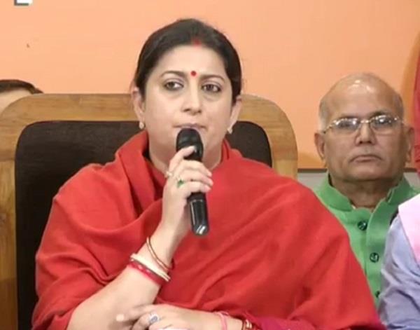 नोटबंदी निश्चित तौर पर नेहरू गांधी परिवार के लिए त्रासदी: स्मृति ईरानी