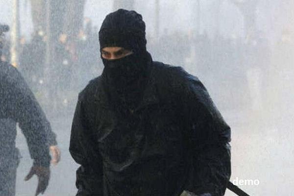 कोलकाता रेलवे स्टेशन से अलकायदा के तीन आतंकी गिरफ्तार