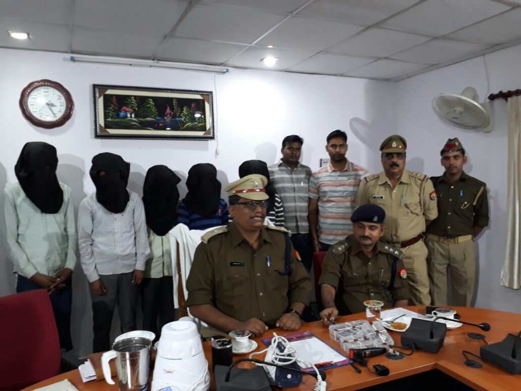 गोरखपुर:साईबर अपराधी चढ़े पुलिस के हत्थे