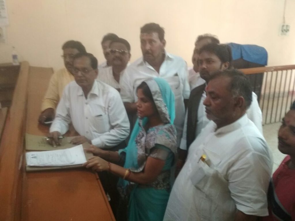 नौतनवां:रजनी जायसवाल बनी सपा प्रत्याशी,सपा का पूर्व टिकट कटा