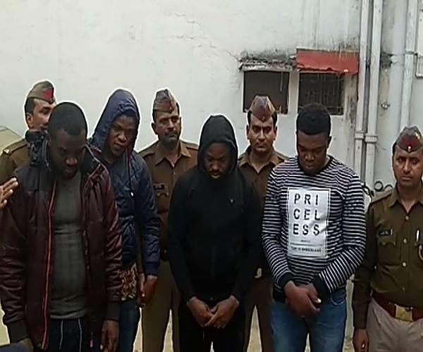 फेसबुक पर ठगी करने वाले नाइजेरियन गैंग को क्राइम ब्रांच की टीम ने दबोचा