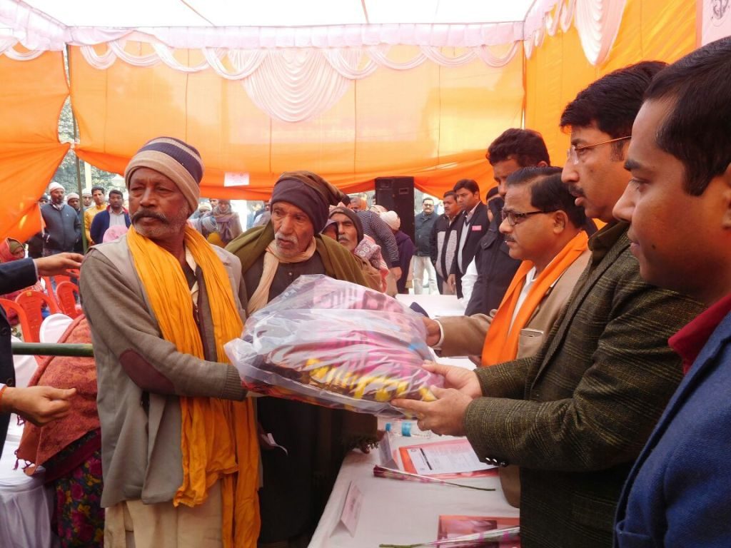 प्रशासन ने बांटा 264 गरीबों को कम्बल,जिले के अन्य तहसीलों को 50 ,50 हजार देगी प्रशासन