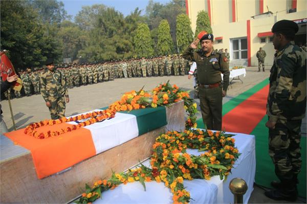 सांबा में शहीद बीएसएफ जवान को दी गई श्रद्धांजलि