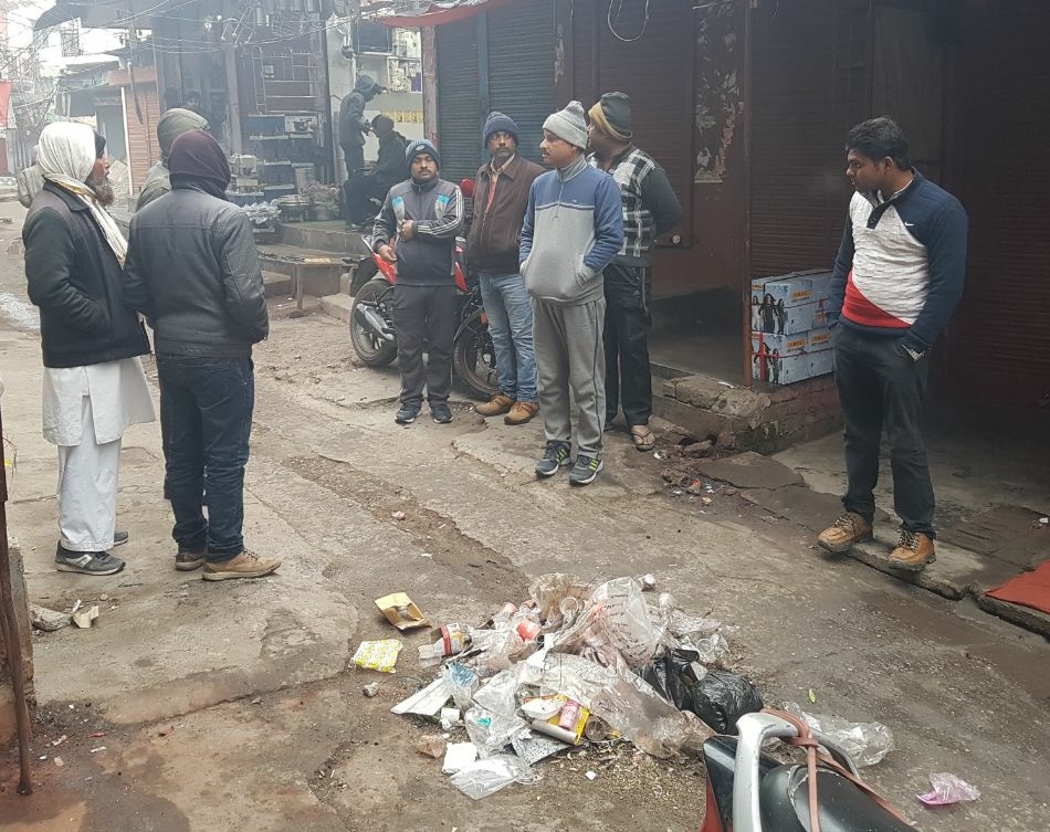 सोनौली:लापरवाही बरतने वाले दो सफाईकर्मियों पर हुई कार्यवाई,सफाई में लापरवाही बर्दाश्त नहीं-- सुधीर त्रिपाठी