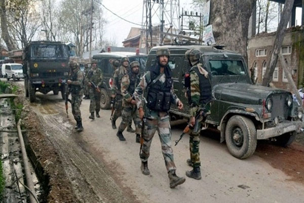 J&K :बडगाम में सुरक्षाबलों-आतंकियों के बीच मुठभेड़, 1 आतंकी ढेर