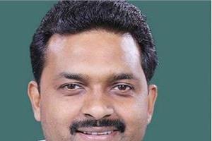 बीजेपी सांसद कमलेश पासवान और उनके सगे संबंधियों के यहां पुलिस की छापेमारी