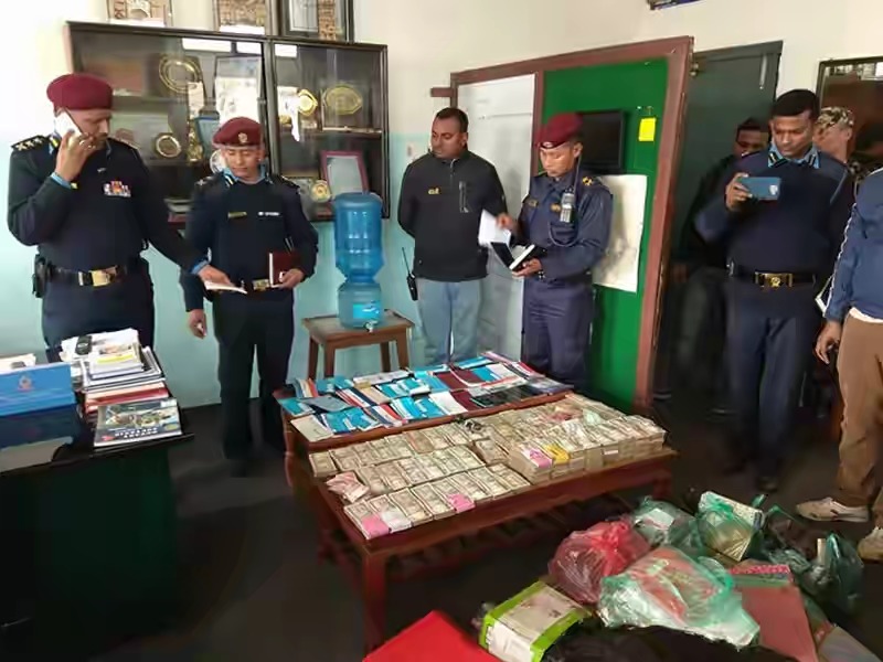 नेपाल में अवैध रुप से हवाला कारोबार कर रहे तीन भारतीय गिरफ्तार